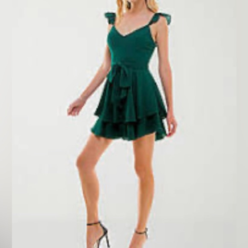 B. Smart Women’s 9 green flowy mini dress